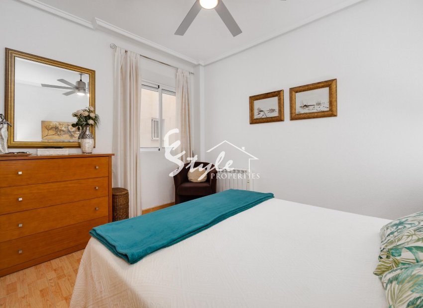 Resale - Apartament  - Torrevieja - Playa del Acequión