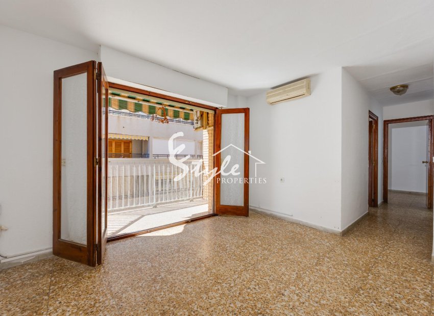 Resale - Apartament  - Torrevieja - Playa del Acequión