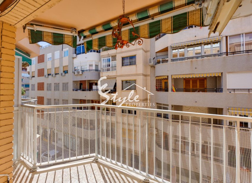 Resale - Apartament  - Torrevieja - Playa del Acequión