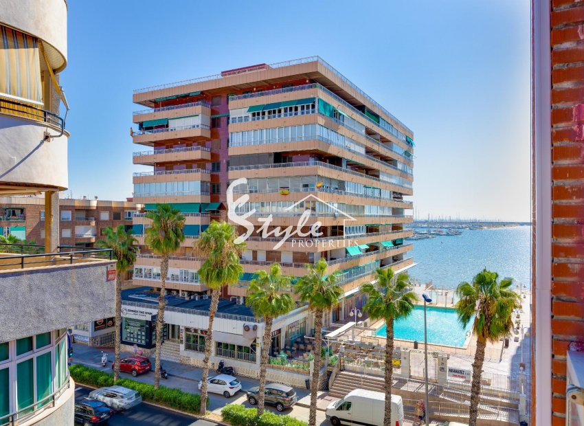 Resale - Apartament  - Torrevieja - Playa del Acequión