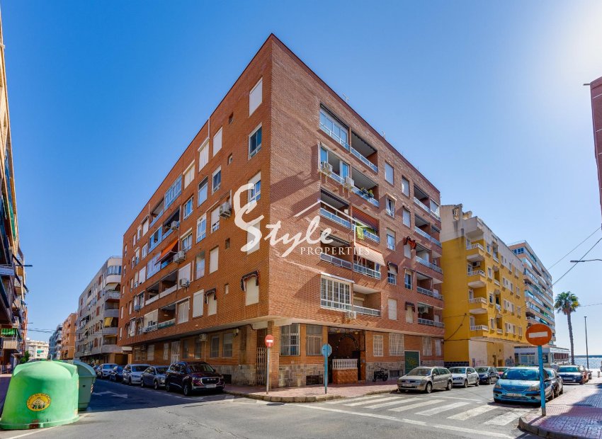 Resale - Apartament  - Torrevieja - Playa del Acequión