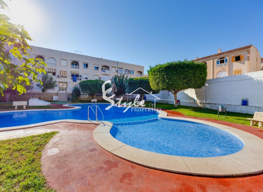 Resale - Apartament  - Torrevieja - Playa del Acequión