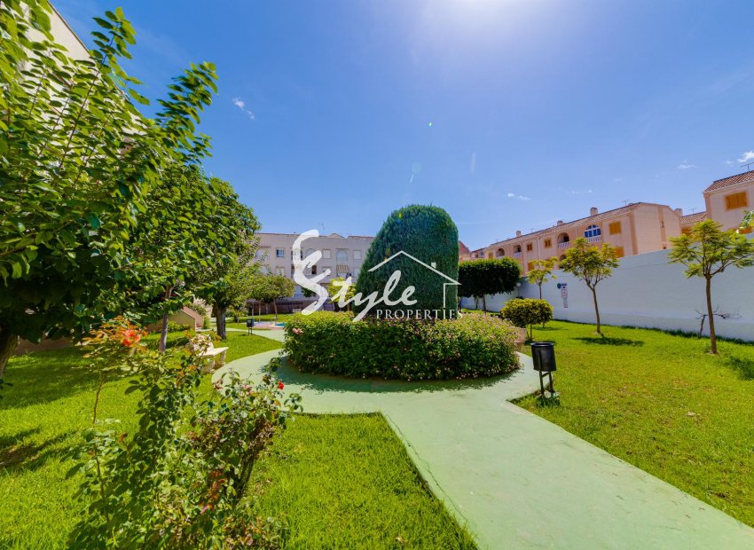Resale - Apartament  - Torrevieja - Playa del Acequión