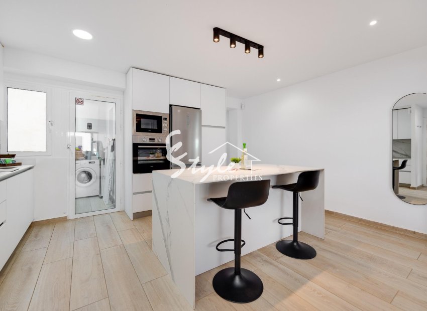 Resale - Apartament  - Torrevieja - Playa del Cura