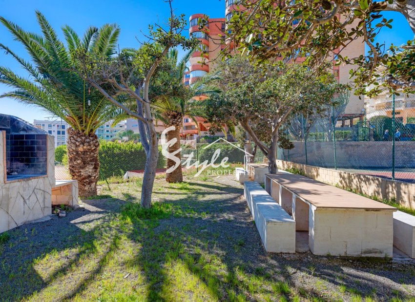 Resale - Apartamento - Arenales del Sol - Segunda linea playa