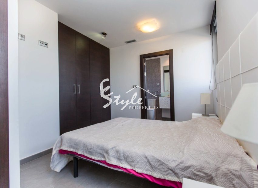 Resale - Apartamento - La Mata