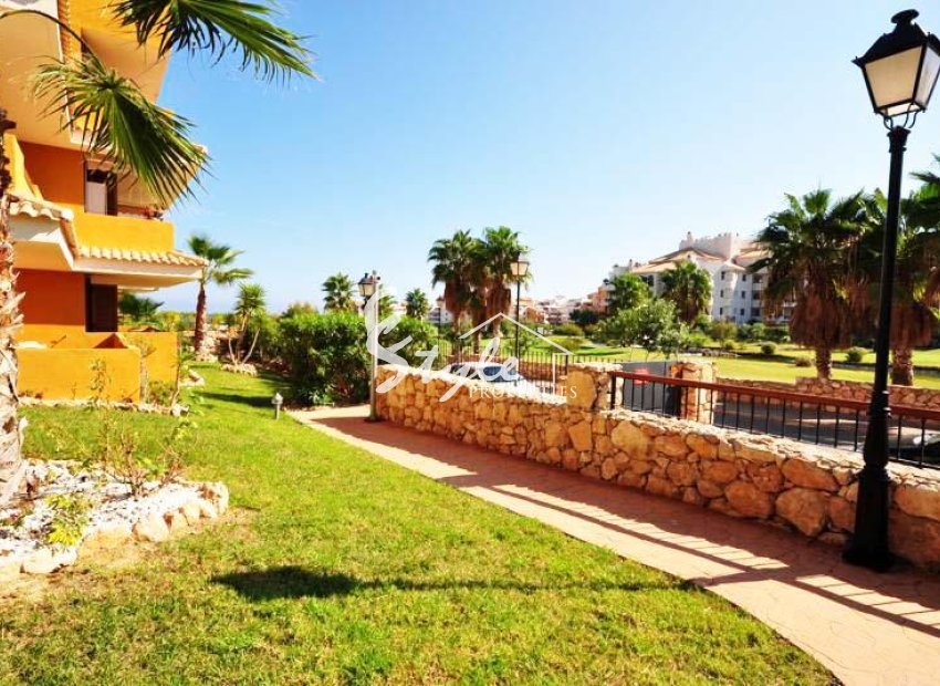 Resale - Apartamento - Punta Prima - La Entrada