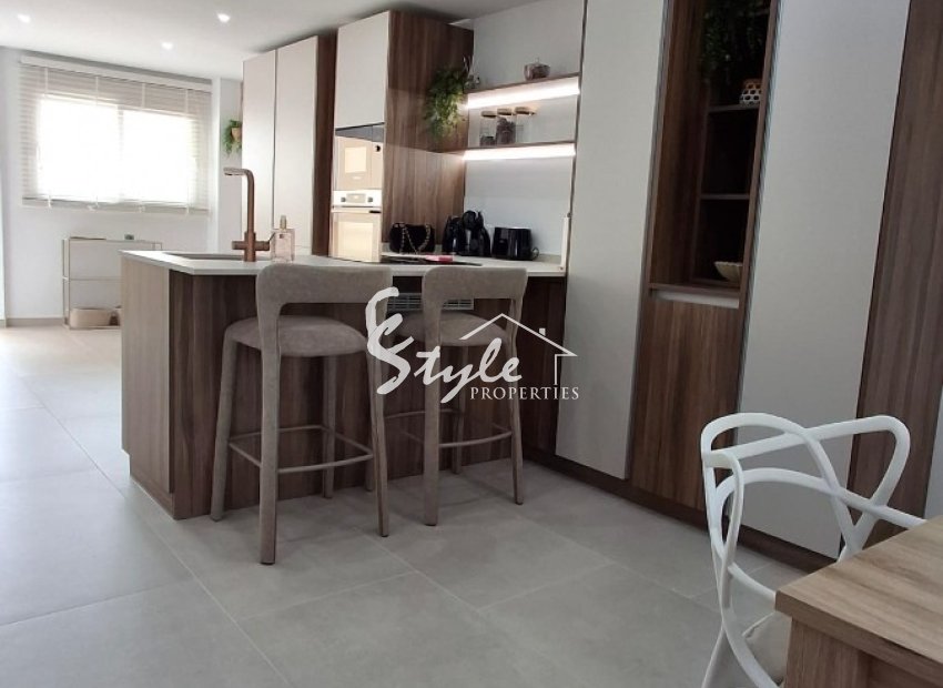 Resale - Apartamento - Torrevieja - Playa Acequion