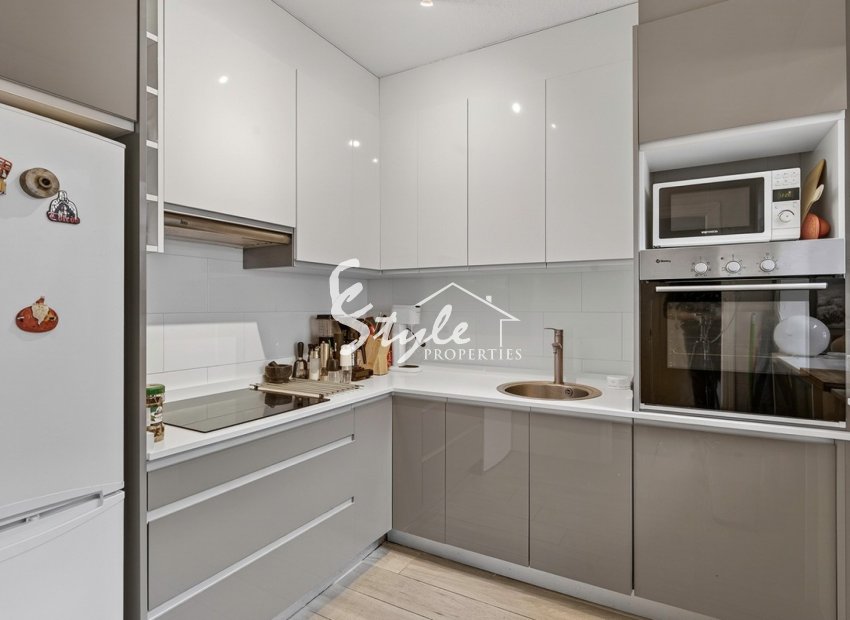 Resale - Apartamento - Torrevieja - Playa de los Locos