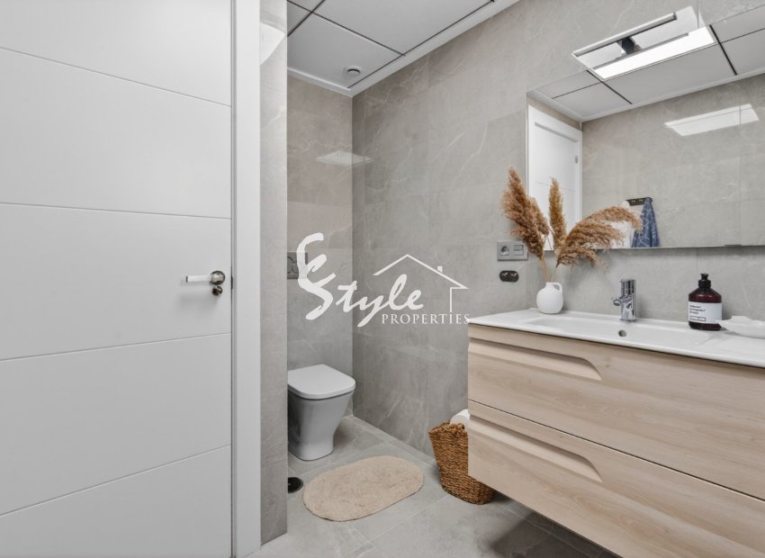 Resale - Apartamento - Torrevieja - Playa de los Locos