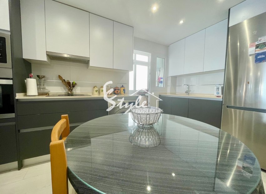 Resale - Apartamento - Torrevieja - Playa del Cura