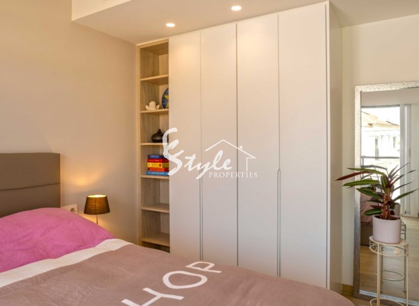 Resale - Apartment - Orihuela Costa  - Villamartin