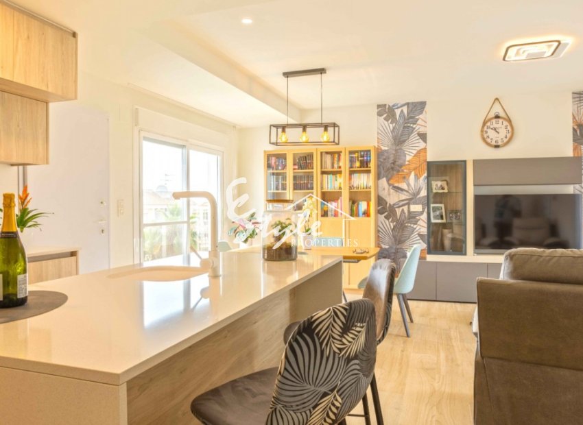 Resale - Apartment - Orihuela Costa  - Villamartin