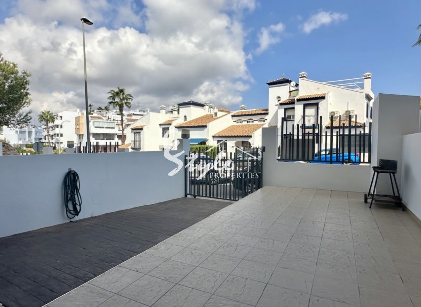 Resale - Apartment - Orihuela Costa  - Villamartin