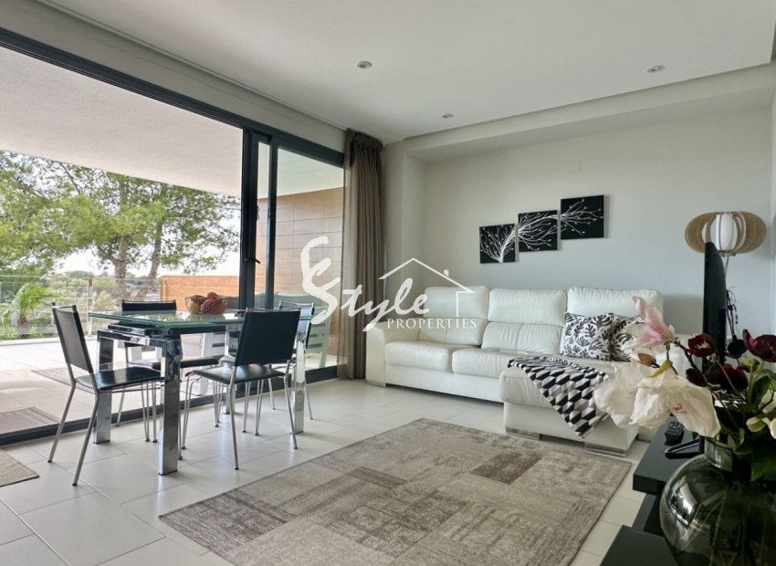 Resale - Apartment - Orihuela Costa  - Villamartin