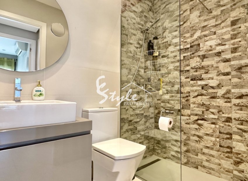 Resale - Apartment - Orihuela Costa  - Villamartin