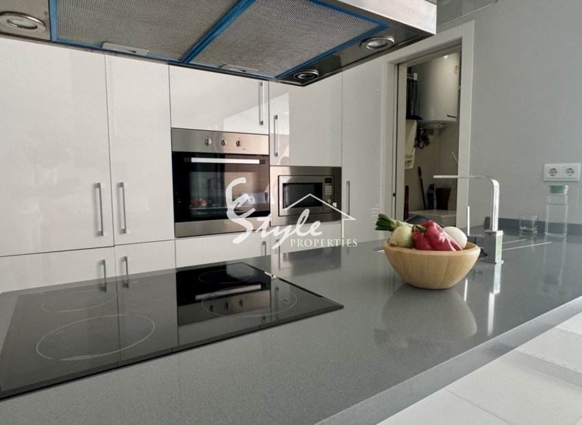 Resale - Apartment - Orihuela Costa  - Villamartin