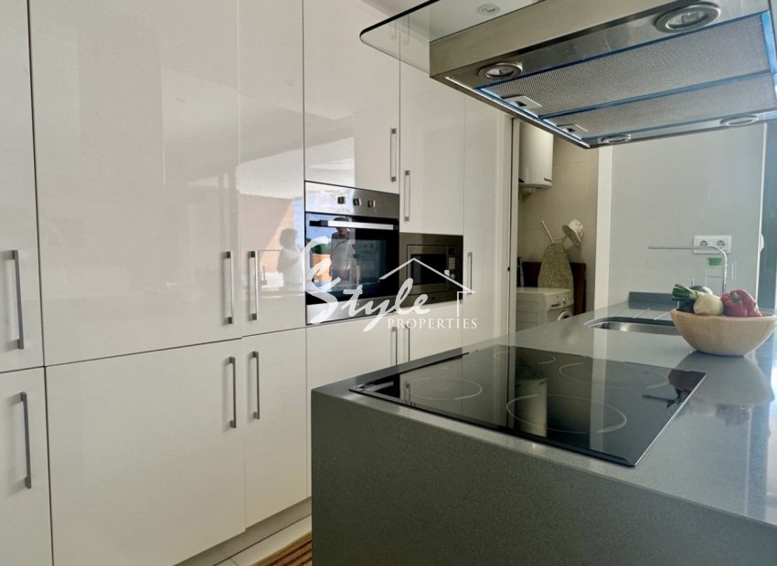 Resale - Apartment - Orihuela Costa  - Villamartin