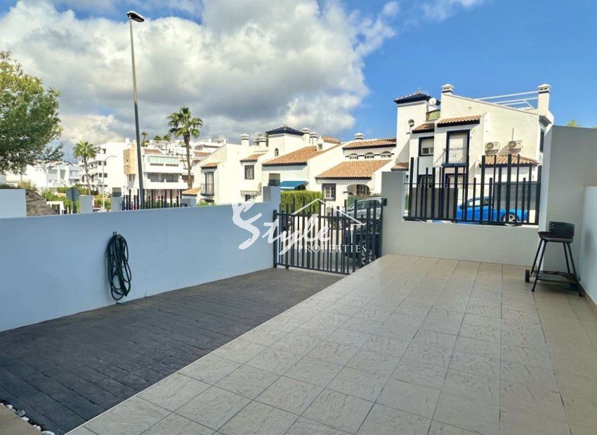 Resale - Apartment - Orihuela Costa  - Villamartin