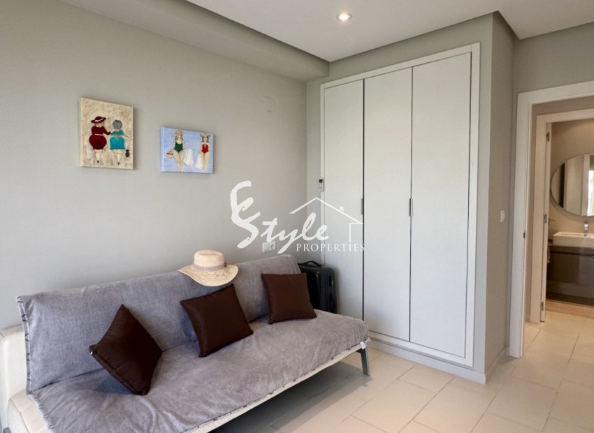 Resale - Apartment - Orihuela Costa  - Villamartin