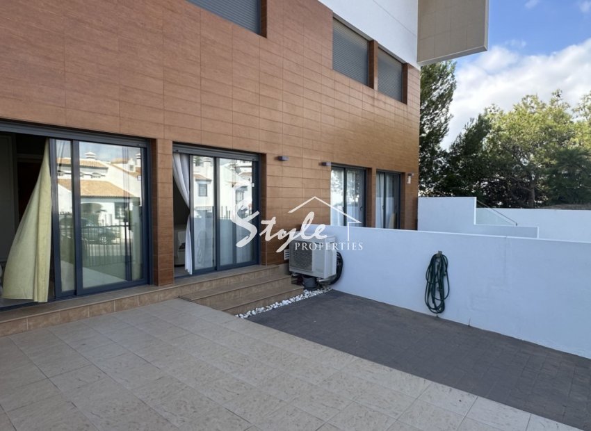 Resale - Apartment - Orihuela Costa  - Villamartin