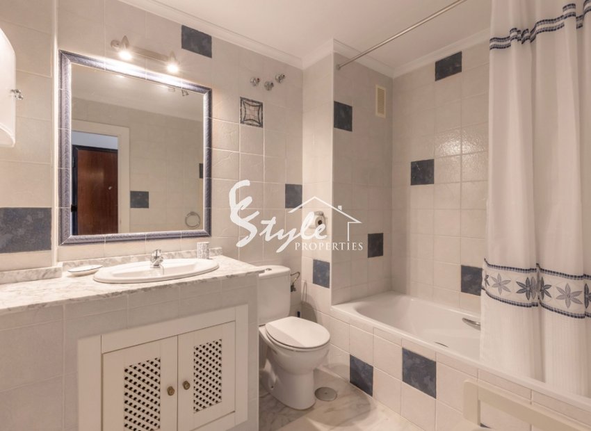 Resale - Apartment - Orihuela Costa  - Villamartin