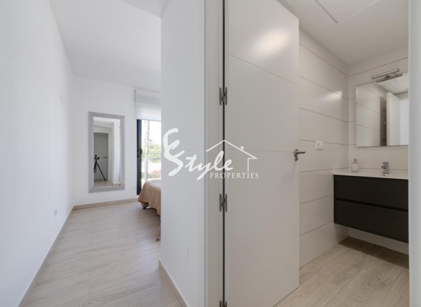 Resale - Apartment - Torrevieja - calle Puerto Romano