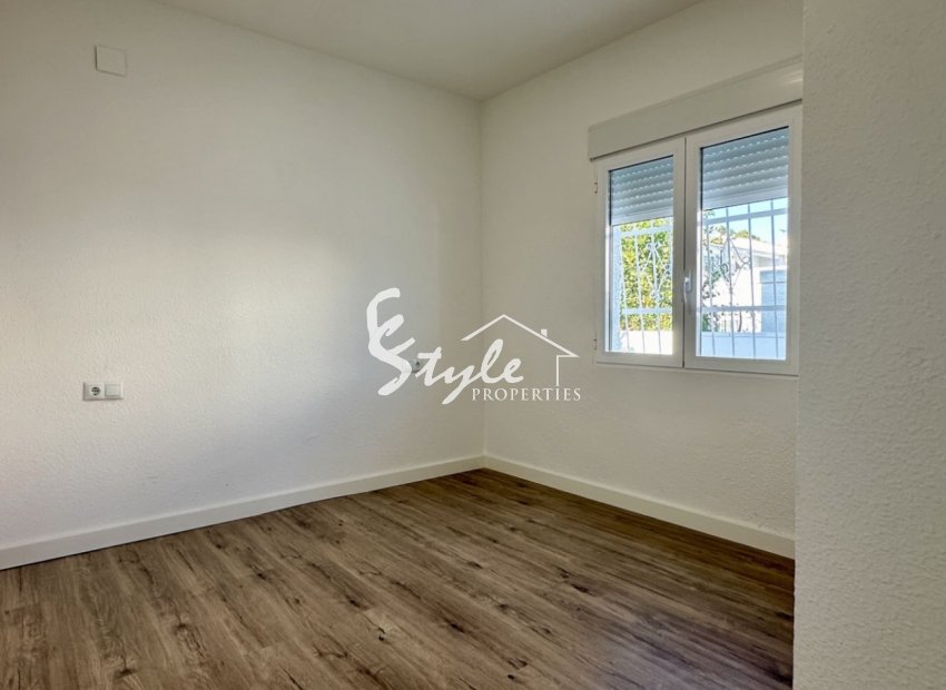 Resale - Bungalow - Orihuela Costa  - Las Filipinas