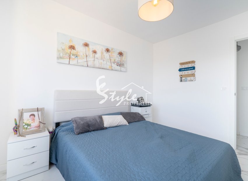 Resale - Flat - Orihuela Costa  - Punta Prima