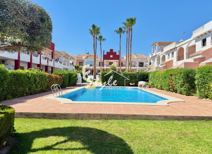 Resale - Semi-Detached Villa - Ciudad Quesada