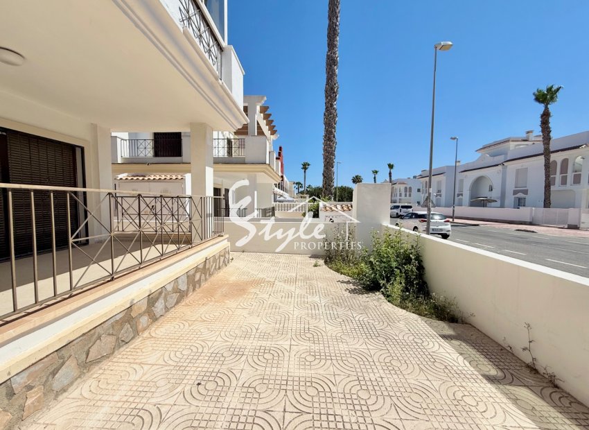 Resale - Semi-Detached Villa - Ciudad Quesada