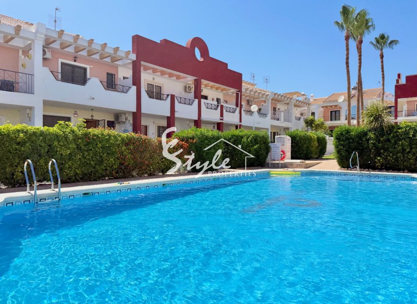 Resale - Semi-Detached Villa - Ciudad Quesada