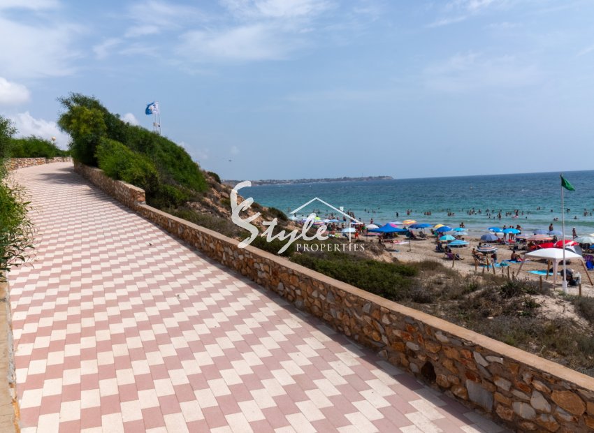 Resale - Semi - Detached Villa - Mil Palmeras - Riomar