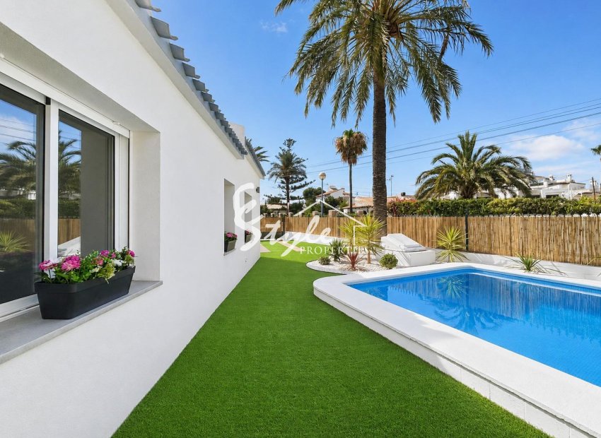 Resale - Semi-Detached Villa - Orihuela-Costa - Punta Prima