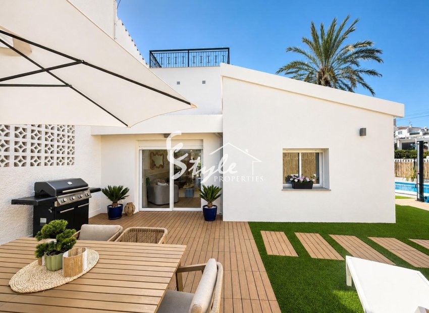 Resale - Semi-Detached Villa - Orihuela-Costa - Punta Prima