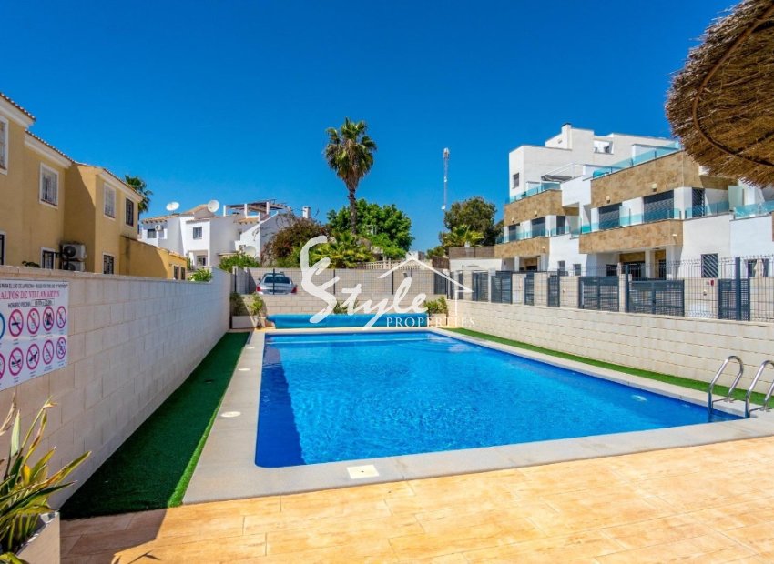 Resale - Semi - Detached Villa - Orihuela Costa  - Villamartin
