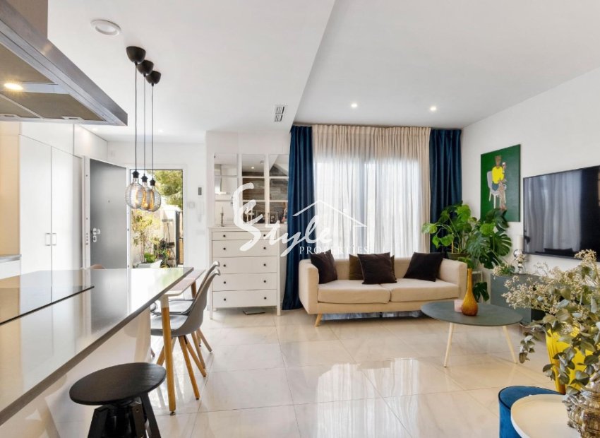 Resale - Semi - Detached Villa - Orihuela Costa  - Villamartin