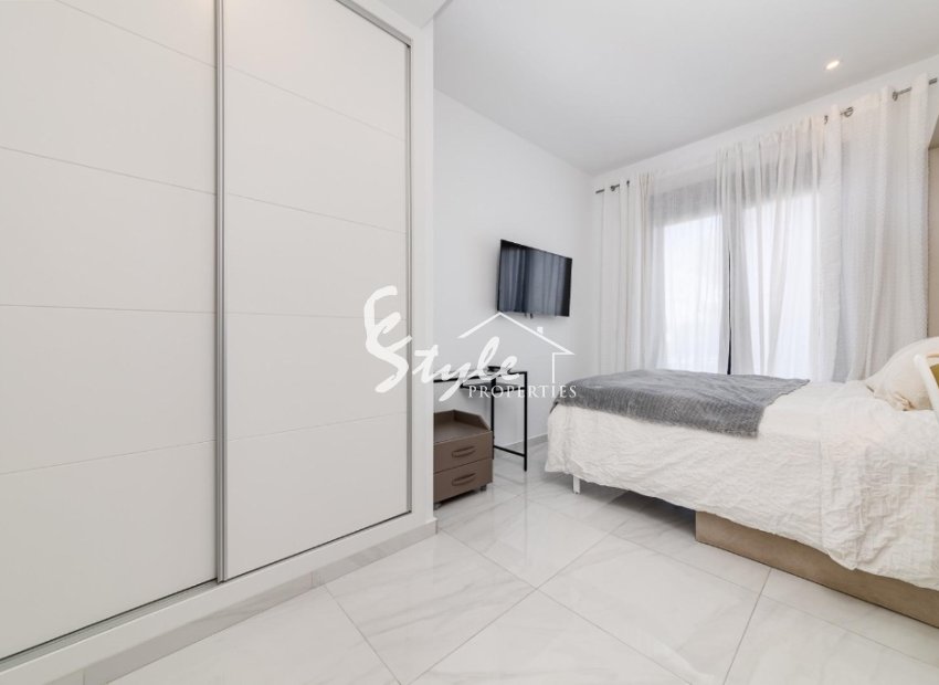 Resale - Semi - Detached Villa - Orihuela Costa  - Villamartin