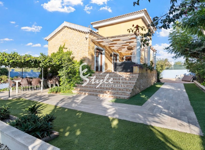 Resale - Villa - Alicante - El Poble Llevanti