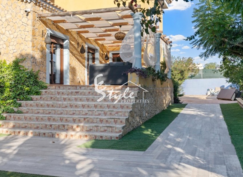 Resale - Villa - Alicante - El Poble Llevanti
