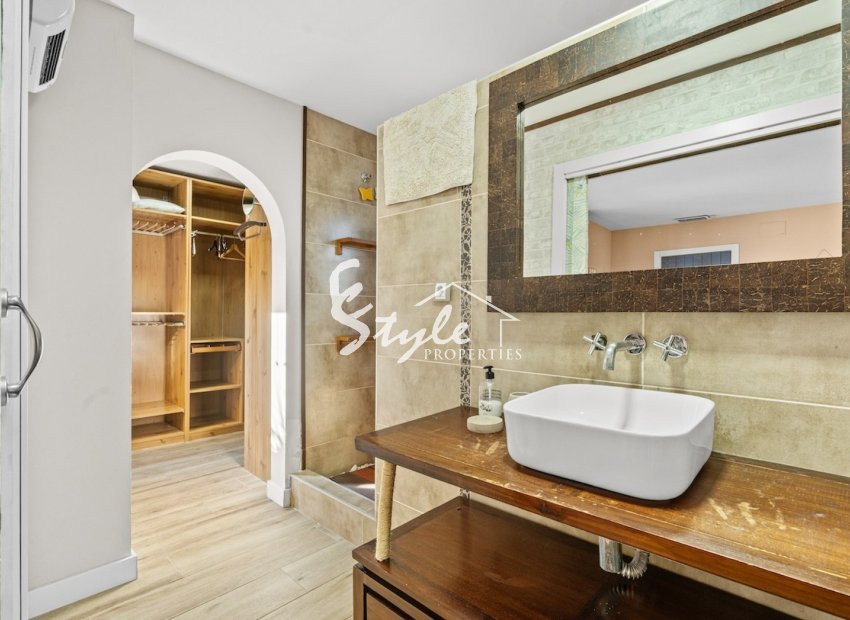 Resale - Villa - Alicante - El Poble Llevanti