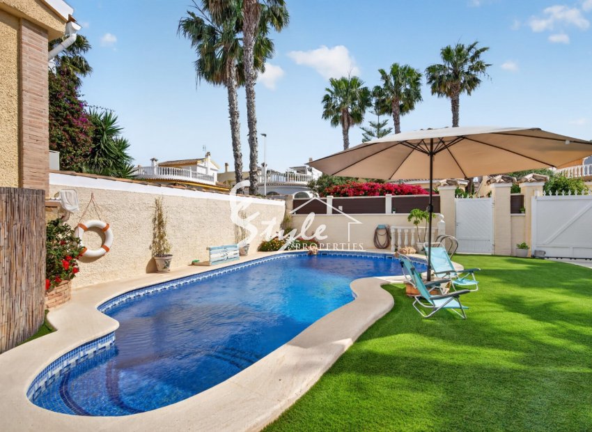 Resale - Villa - Alicante - Monte Y Mar