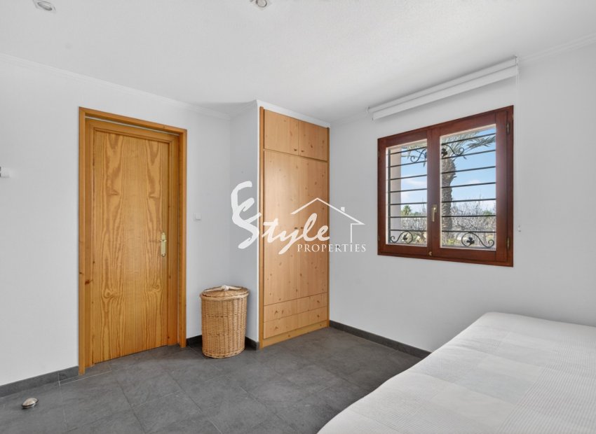 Resale - Villa - Alicante - Santa Pola