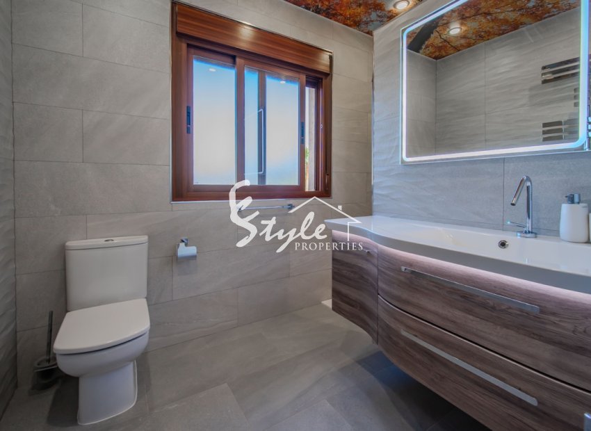 Resale - Villa - Alicante - Torremendo
