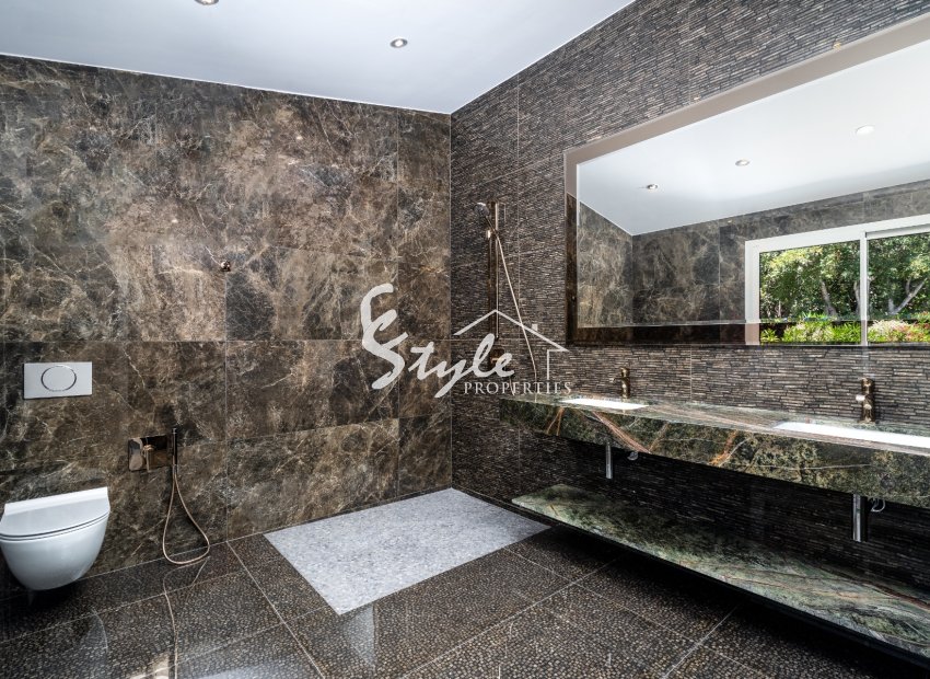 Resale - Villa - Altea