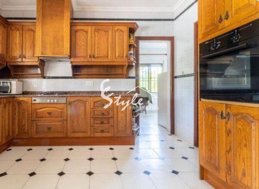 Resale - Villa - Cabo Roig