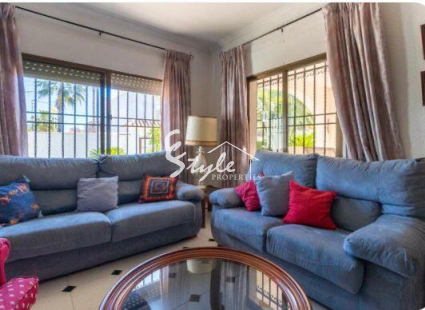 Resale - Villa - Cabo Roig