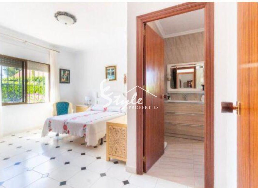 Resale - Villa - Cabo Roig