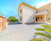 Resale - Villa - Cabo Roig