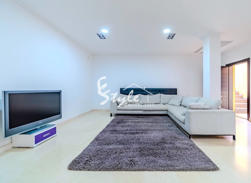 Resale - Villa - Cabo Roig